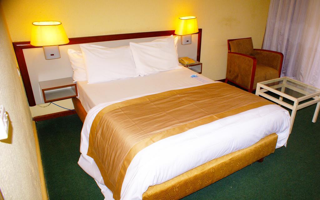 Hotel Sawa Douala Esterno foto