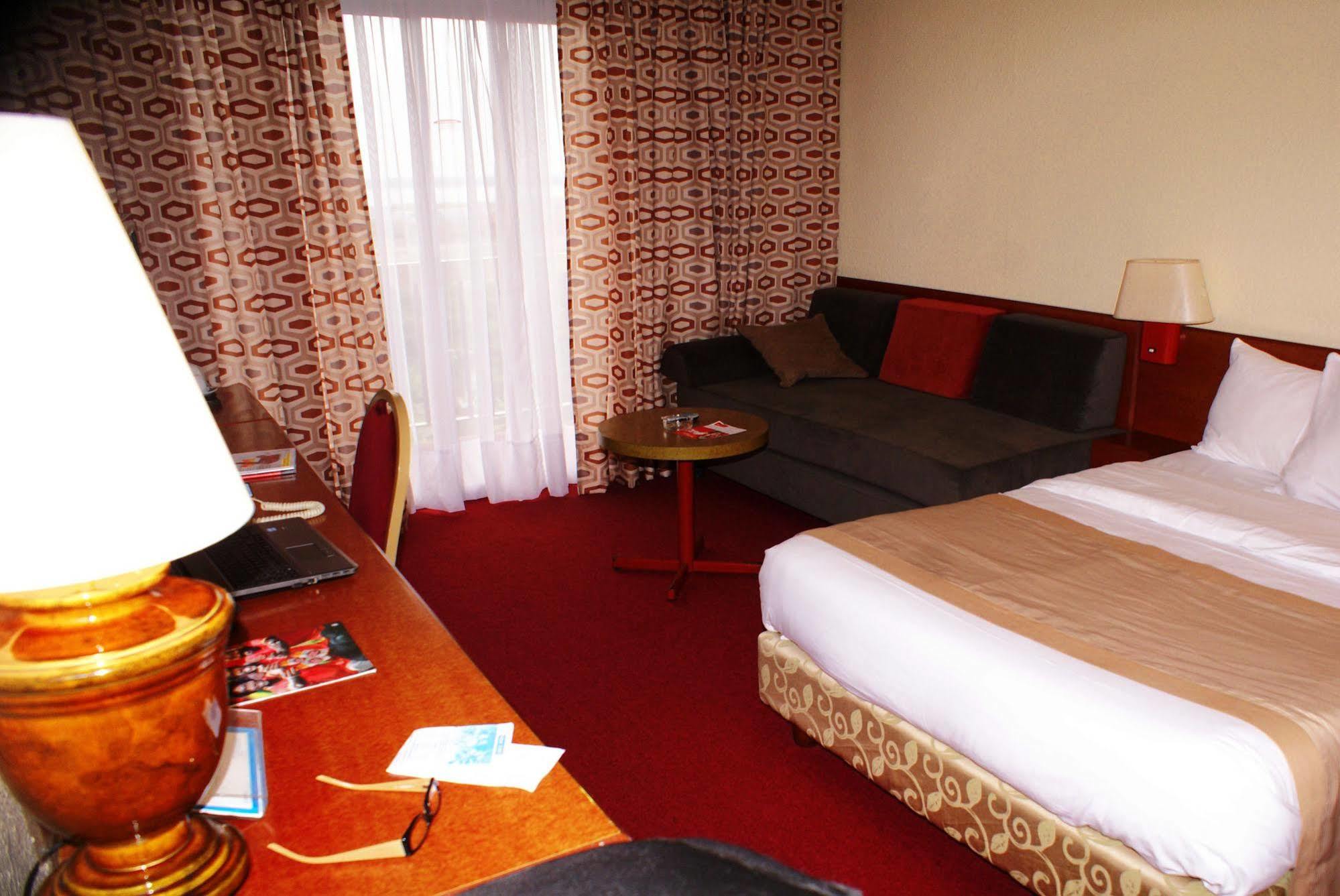 Hotel Sawa Douala Esterno foto